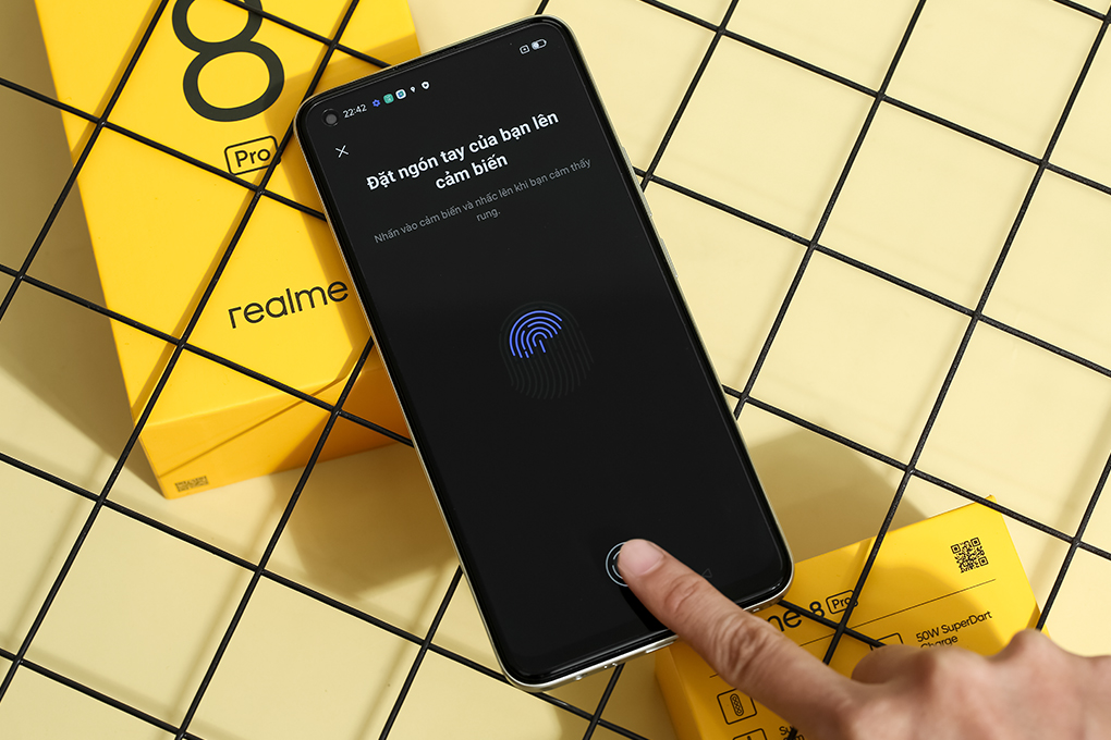 Điện thoại realme 8 Pro Màu Vàng