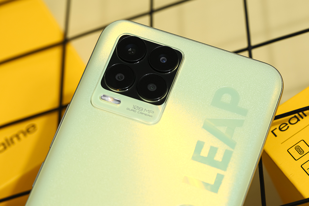Điện thoại realme 8 Pro Màu Vàng