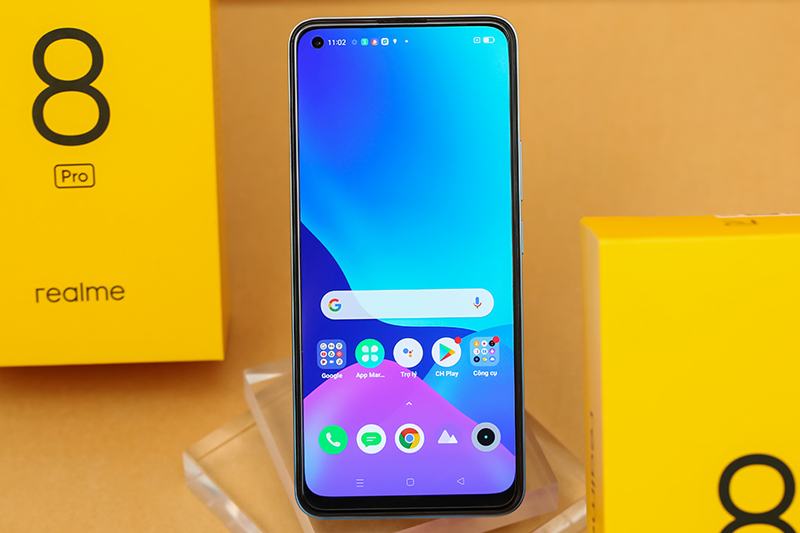 Điện thoại Realme 8 Pro | Màn hình giải trí sắc nét