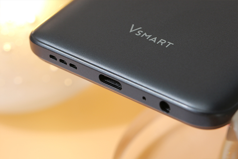 Vsmart Star 5 (3GB/32GB) | Trang bị sạc nhanh công suất 15 W qua cổng USB Type C
