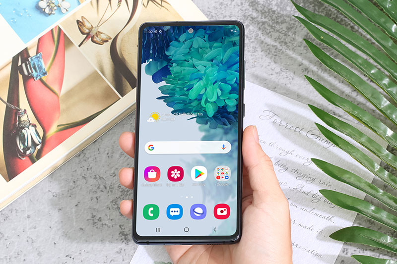 Điện thoại Samsung Galaxy S20 FE 5G | Màn hình hỗ trợ tần số quét cao 120 Hz