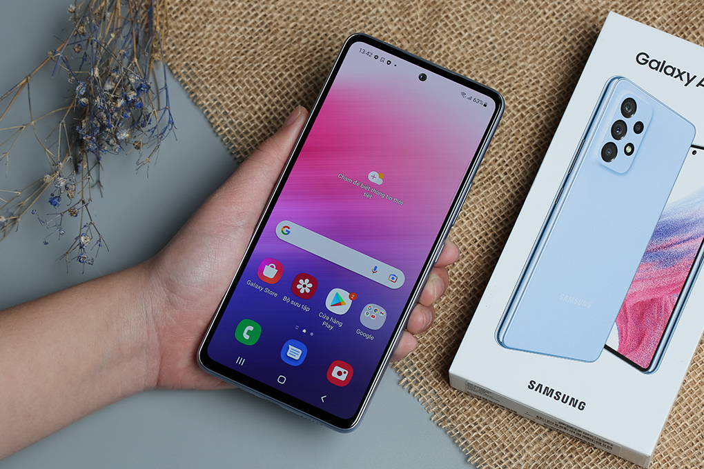 Bạn đang muốn tìm mua chiếc điện thoại mới và tiện lợi? Samsung Galaxy A53 là một sự lựa chọn tuyệt vời! Với thiết kế tinh tế, cấu hình mạnh mẽ và camera chụp đẹp, A53 sẽ là người bạn đồng hành đáng tin cậy cho bạn. Hãy nhanh tay đặt hàng ngay để sở hữu chiếc điện thoại này!