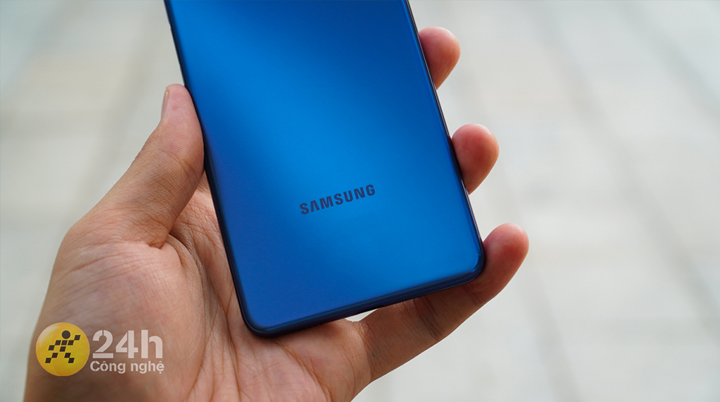 Mặt lưng óng ánh - Samsung Galaxy M53