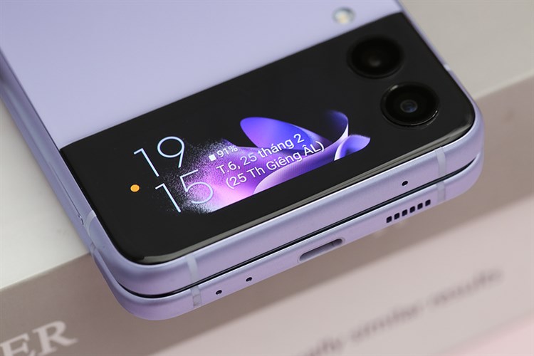 Điện thoại Samsung Galaxy Z Flip3 5G 256GB Màu Tím
