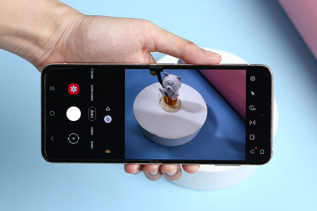 Điện thoại Samsung Galaxy Z Flip3 5G 256GB Màu Kem
