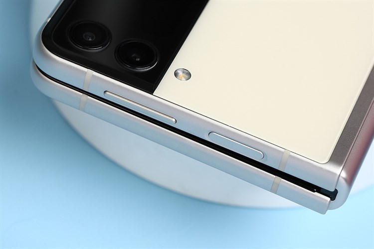 Điện thoại Samsung Galaxy Z Flip3 5G 256GB Màu Trắng