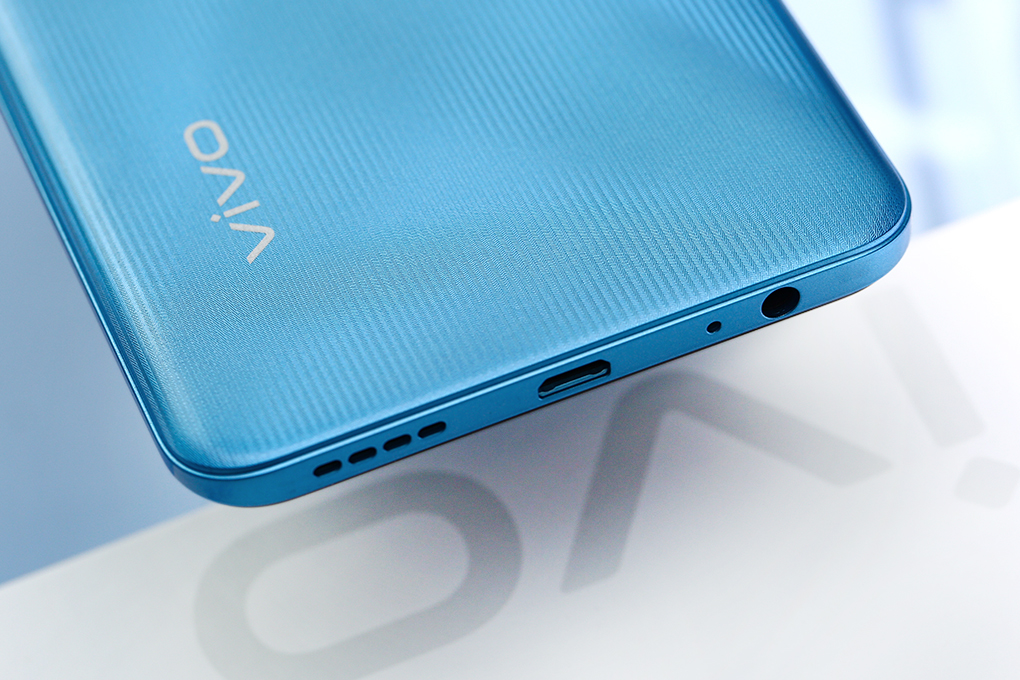 Điện thoại Vivo Y15s Màu Trắng - Xanh