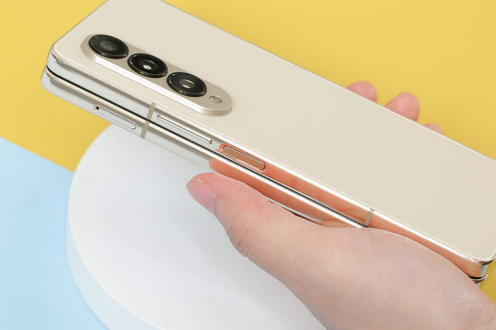 Điện thoại Samsung Galaxy Z Fold4 5G 256GB Màu Kem
