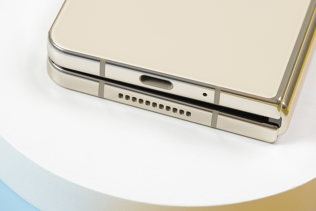 Điện thoại Samsung Galaxy Z Fold4 5G 256GB Màu Kem