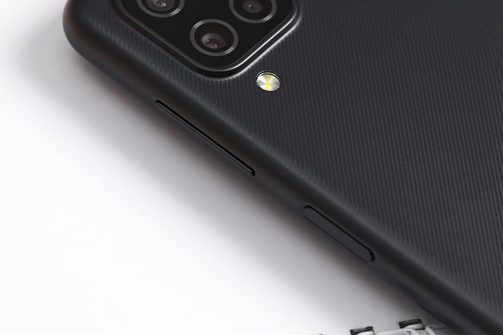 Điện thoại Samsung Galaxy A12 4GB (2021)