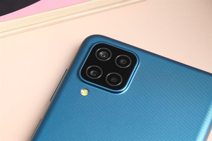 Điện thoại Samsung Galaxy A12 4GB (2021)