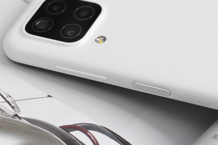 Điện thoại Samsung Galaxy A12 6GB (2021)