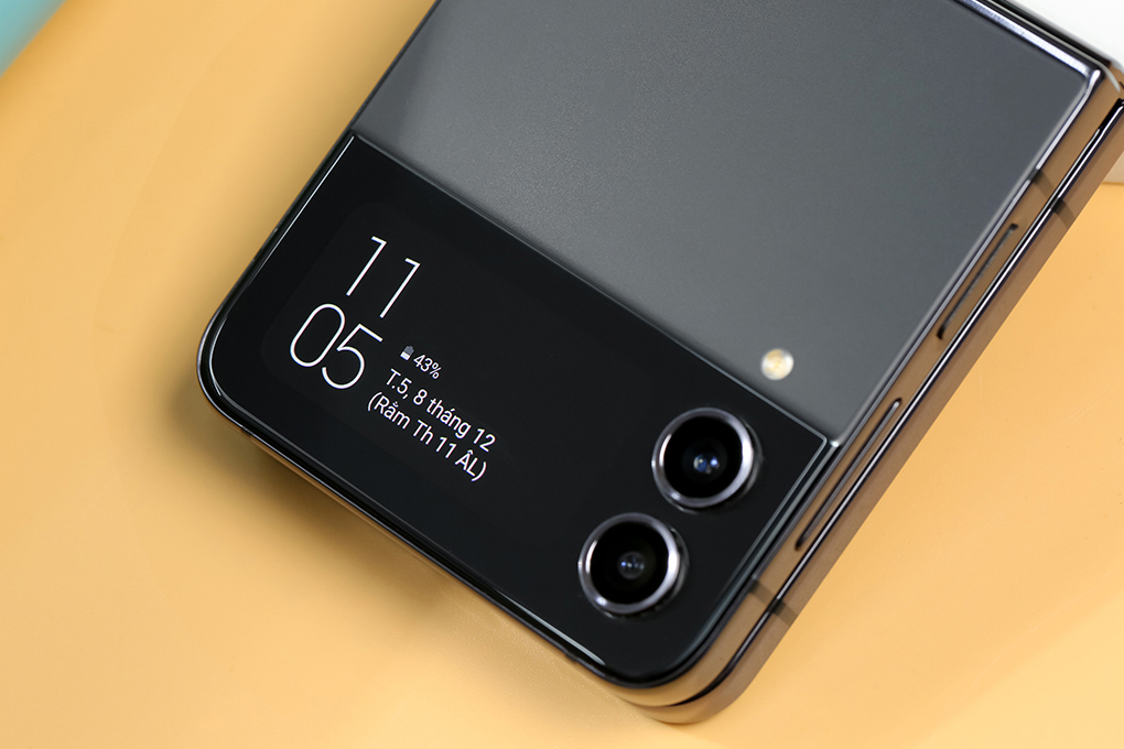 Điện thoại Samsung Galaxy Z Flip4 5G 128GB Màu Xám