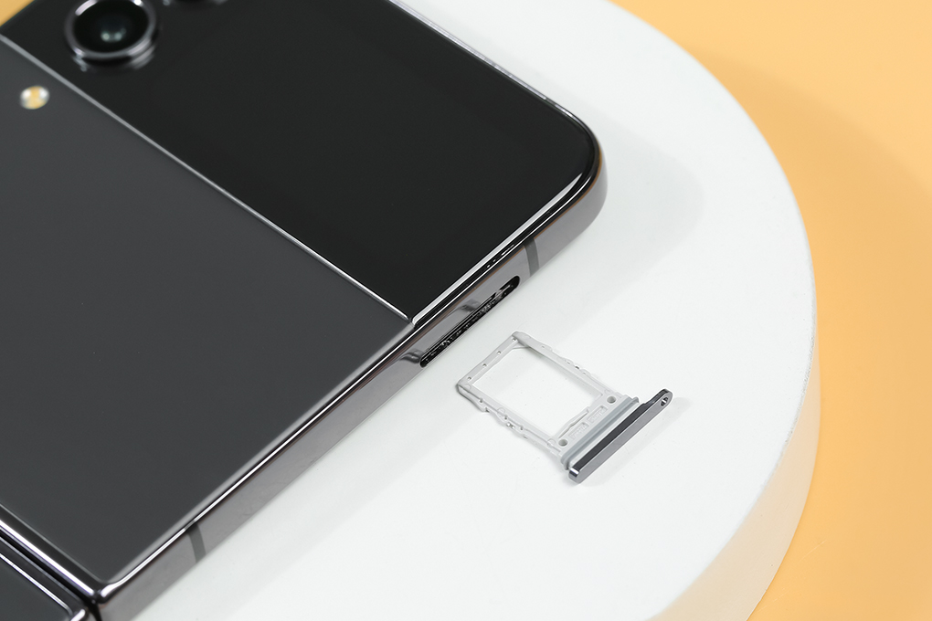 Điện thoại Samsung Galaxy Z Flip4 5G 128GB Màu Xám