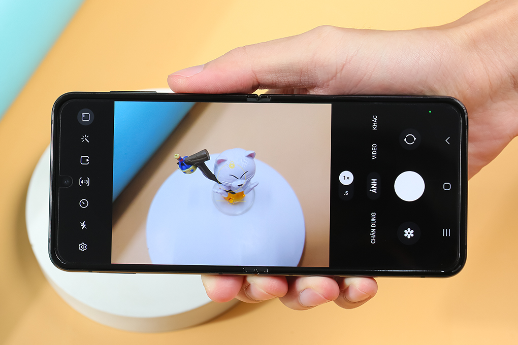 Điện thoại Samsung Galaxy Z Flip4 5G 128GB Màu Xám