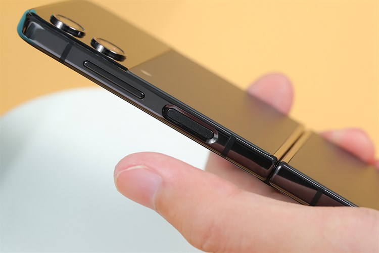 Điện thoại Samsung Galaxy Z Flip4 5G 128GB