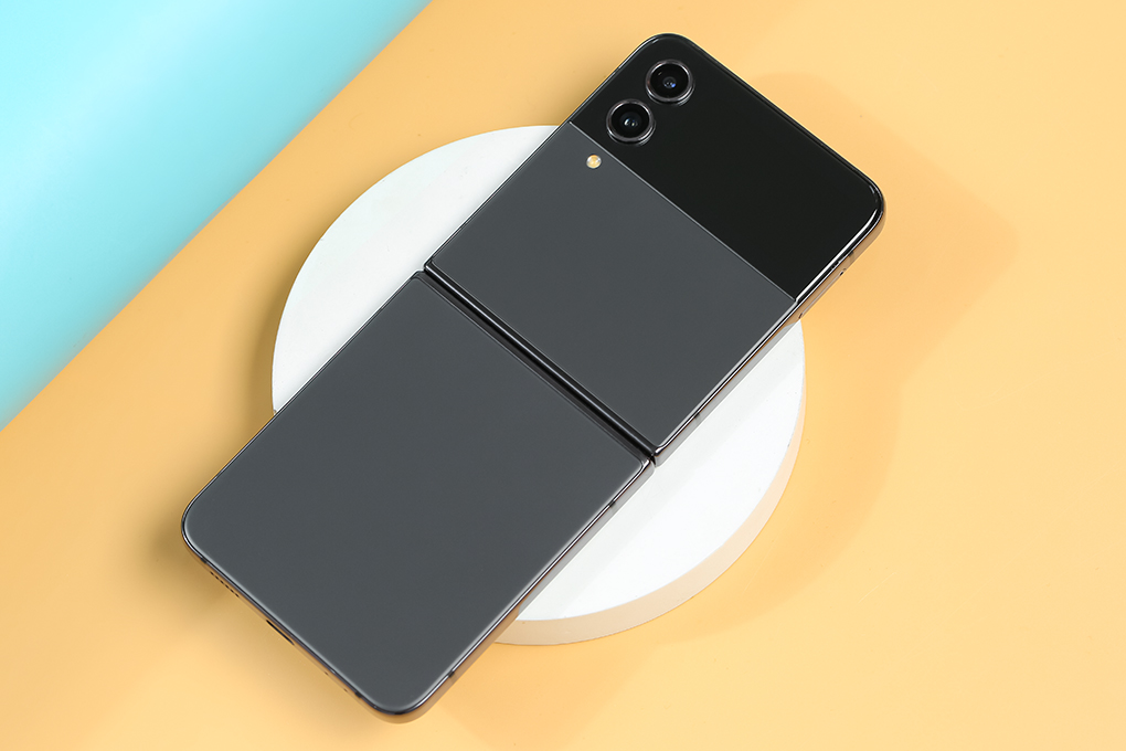 Điện thoại Samsung Galaxy Z Flip4 5G 128GB Màu Xám