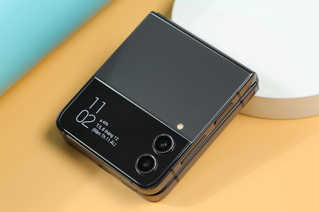 Điện thoại Samsung Galaxy Z Flip4 5G 128GB Màu Xám
