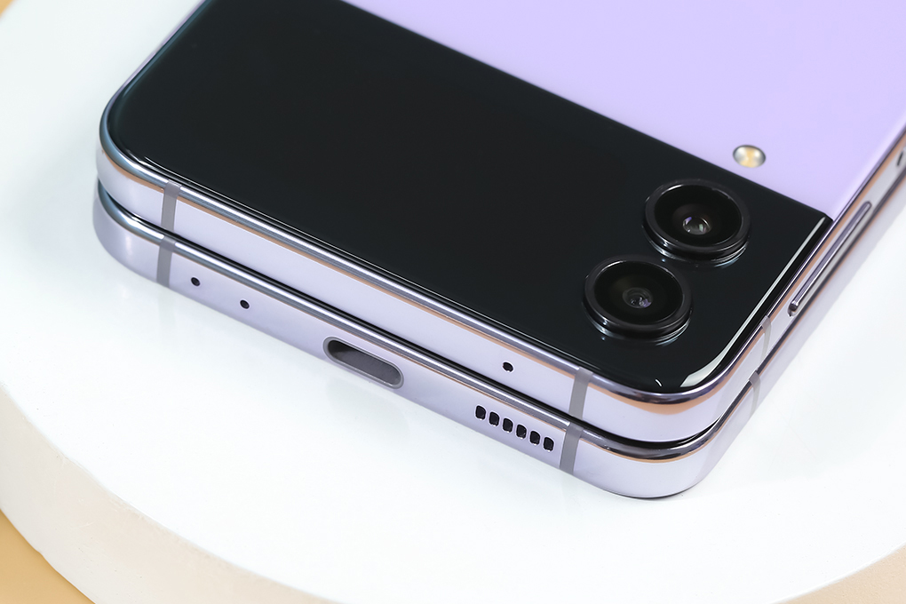 Điện thoại Samsung Galaxy Z Flip4 5G 128GB Màu Tím