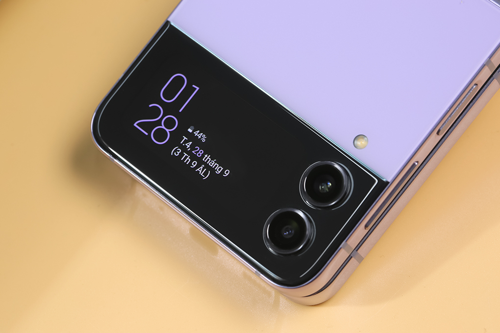 Điện thoại Samsung Galaxy Z Flip4 5G 128GB Màu Tím