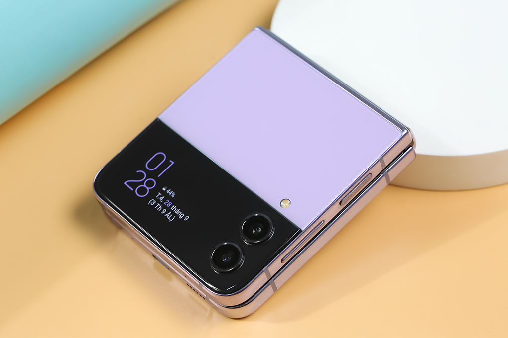 Điện thoại Samsung Galaxy Z Flip4 5G 128GB Màu Tím