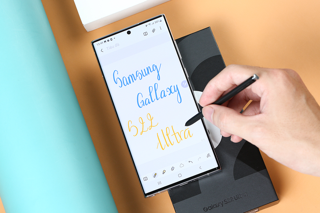 Điện thoại Samsung Galaxy S22 Ultra 5G 256GB Màu Trắng
