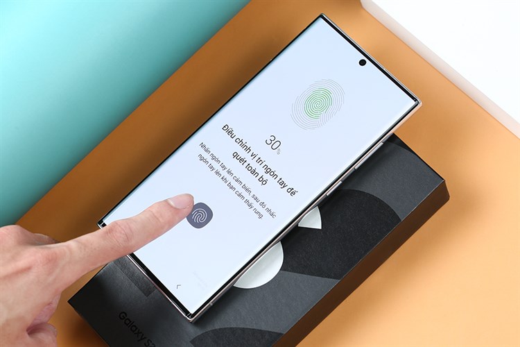 Điện thoại Samsung Galaxy S22 Ultra 5G 256GB Màu Trắng