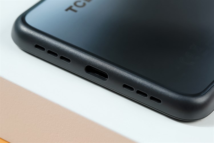 Điện thoại TCL 30 SE