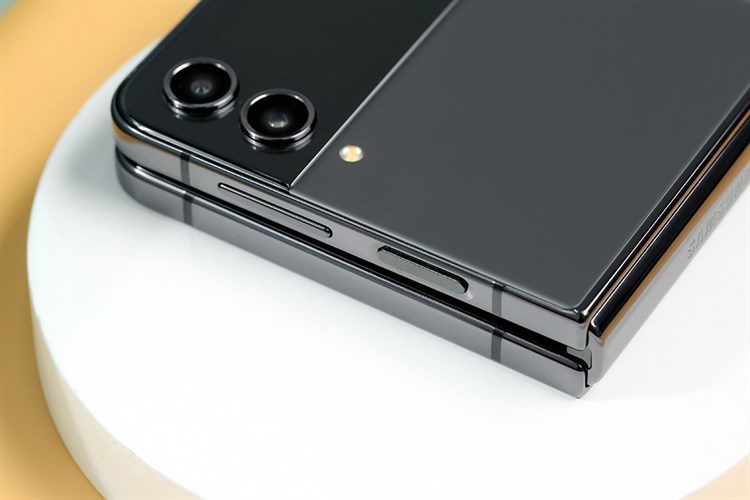 Điện thoại Samsung Galaxy Z Flip4 5G 512GB