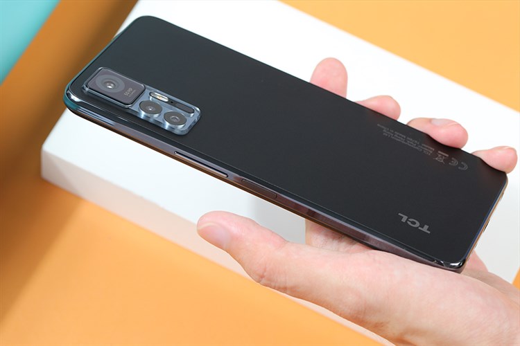 Điện thoại TCL 30+