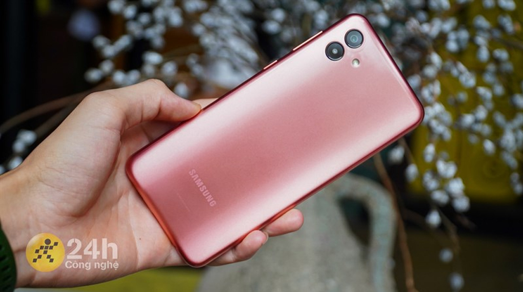 Điện thoại Samsung Galaxy A04 3G 32G Điện thoại Samsung Galaxy A04 Thiết kế ấn tượng và hiệu năng ổn định