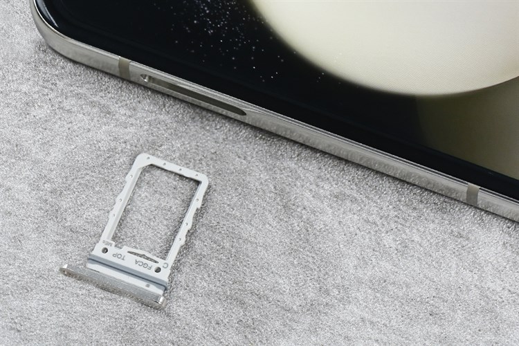 Điện thoại Samsung Galaxy Z Flip5 5G 8GB/256GB Màu Kem