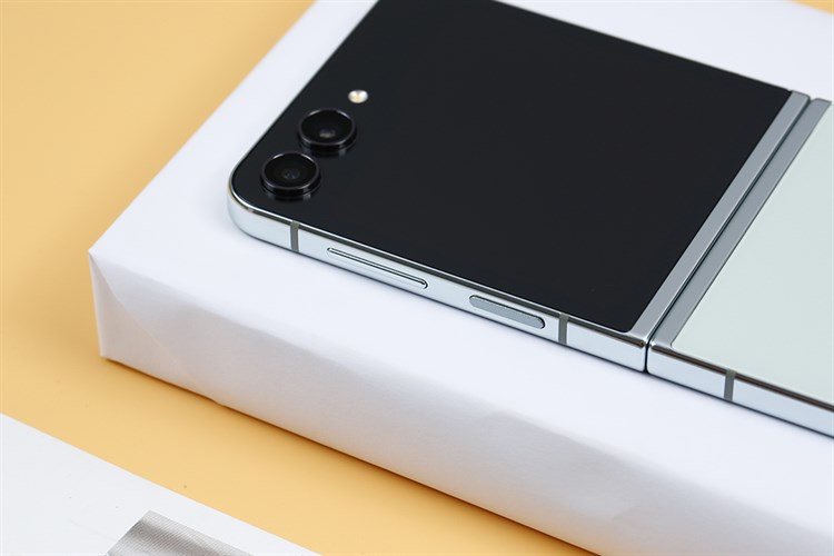 Điện thoại Samsung Galaxy Z Flip5 5G 8GB/256GB Màu Xanh mint