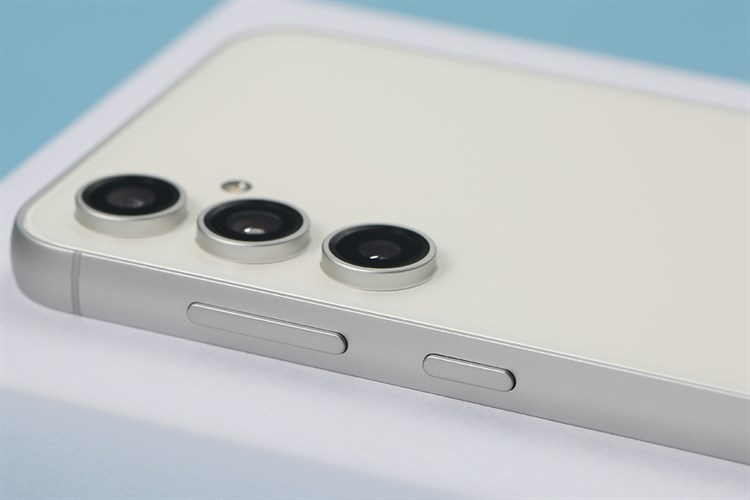 Điện thoại Samsung Galaxy S23 FE 5G 8GB/128GB Xanh mint/Trắng Màu Trắng