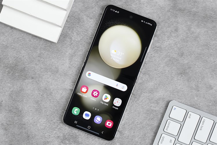 Điện thoại Samsung Galaxy Z Flip5 5G 8GB/512GB Màu Kem