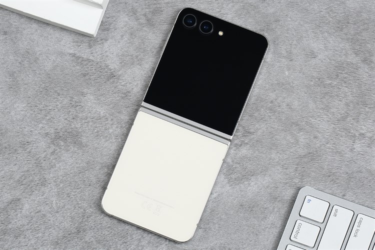 Điện thoại Samsung Galaxy Z Flip5 5G 8GB/512GB Màu Kem