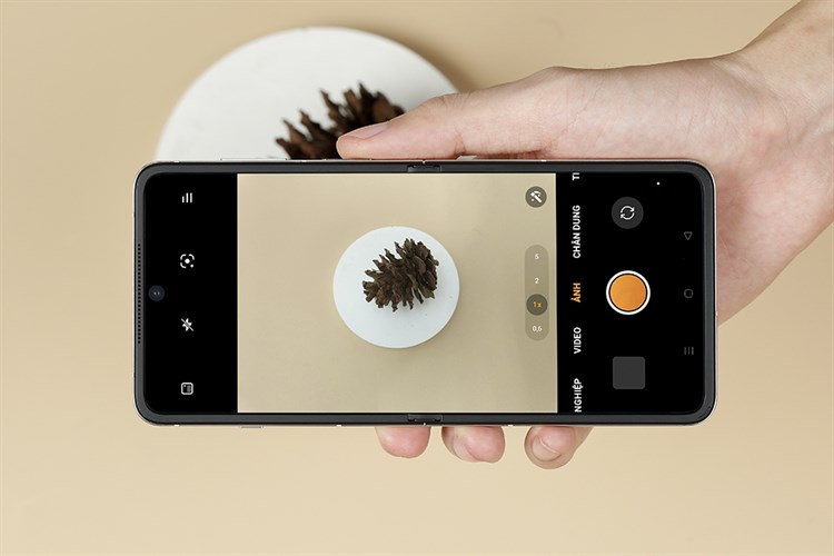 Điện thoại OPPO Find N3 Flip 5G 12GB/256GB Đen/Vàng đồng Màu Vàng đồng