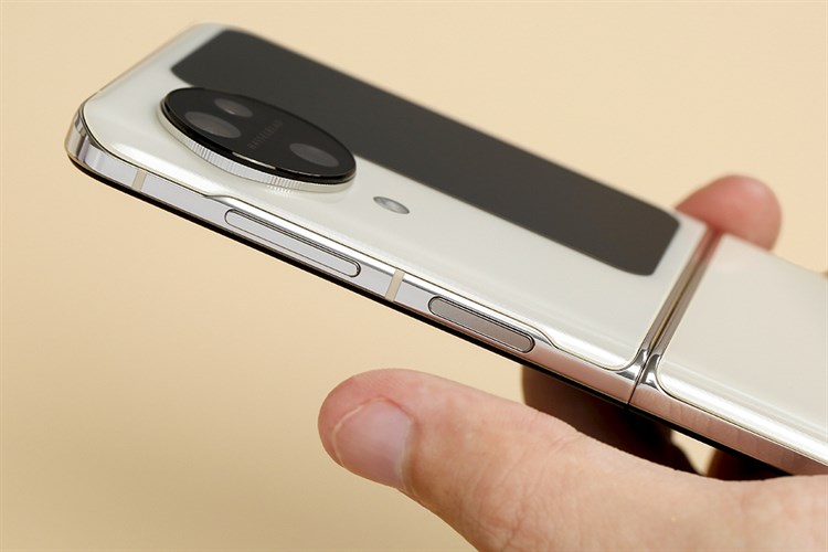 Điện thoại OPPO Find N3 Flip 5G 12GB/256GB Đen/Vàng đồng Màu Vàng đồng