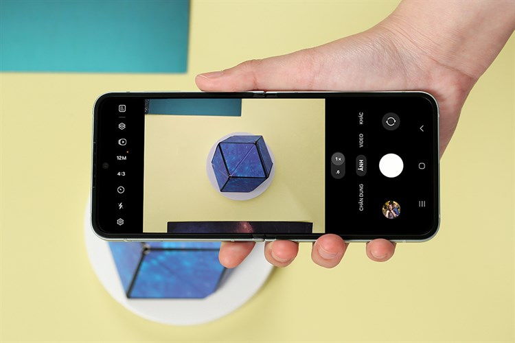 Điện thoại Samsung Galaxy Z Flip6 5G 12GB/256GB Màu Xanh Bạc Hà