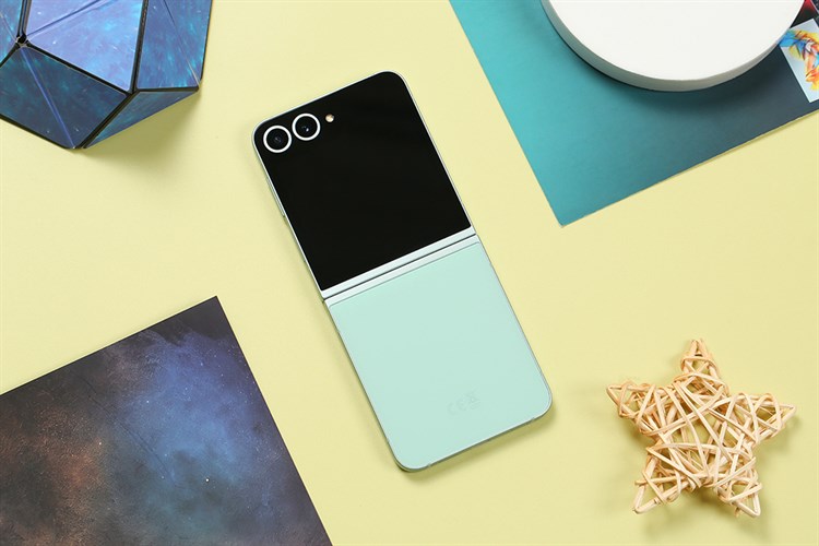 Điện thoại Samsung Galaxy Z Flip6 5G 12GB/256GB Màu Xanh Bạc Hà