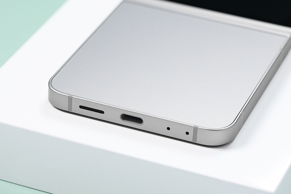 Điện thoại Samsung Galaxy Z Flip6 5G 12GB/256GB Màu Xám