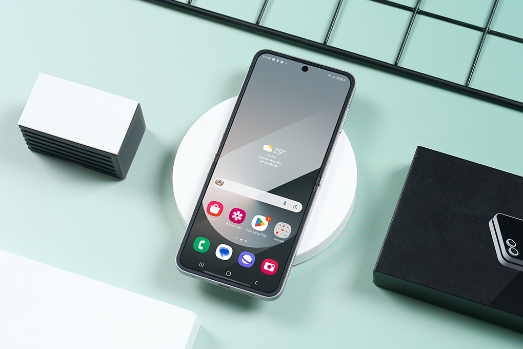 Điện thoại Samsung Galaxy Z Flip6 5G 12GB/256GB Màu Xám