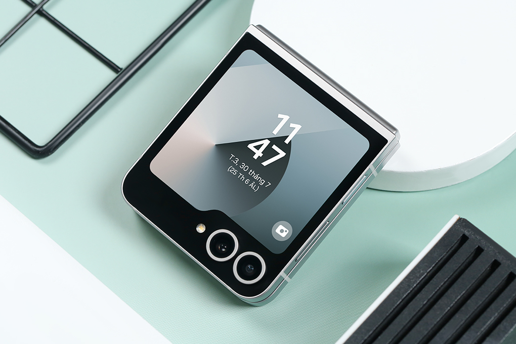 Điện thoại Samsung Galaxy Z Flip6 5G 12GB/256GB Màu Xám