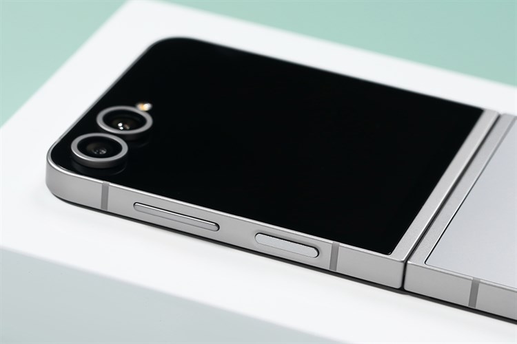 Điện thoại Samsung Galaxy Z Flip6 5G 12GB/256GB Màu Xám