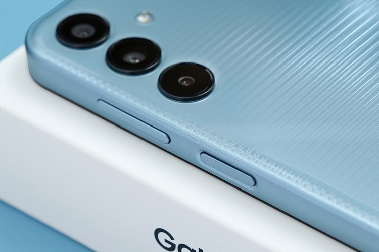 Điện thoại Samsung Galaxy M15 5G 6GB/128GB Màu Xanh nhạt