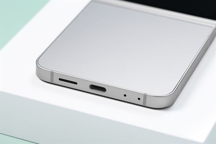 Điện thoại Samsung Galaxy Z Flip6 5G 12GB/512GB Màu Xám