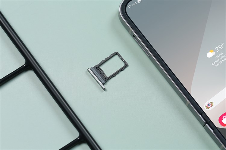 Điện thoại Samsung Galaxy Z Flip6 5G 12GB/512GB Màu Xám