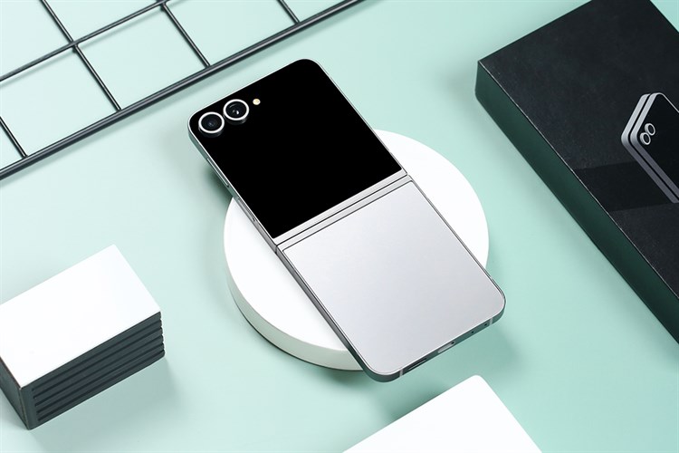 Điện thoại Samsung Galaxy Z Flip6 5G 12GB/512GB Màu Xám