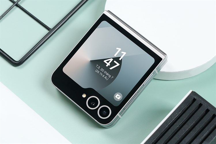 Điện thoại Samsung Galaxy Z Flip6 5G 12GB/512GB Màu Xám