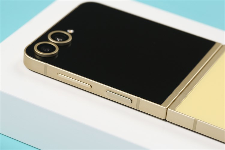 Điện thoại Samsung Galaxy Z Flip6 5G 12GB/512GB Màu Vàng